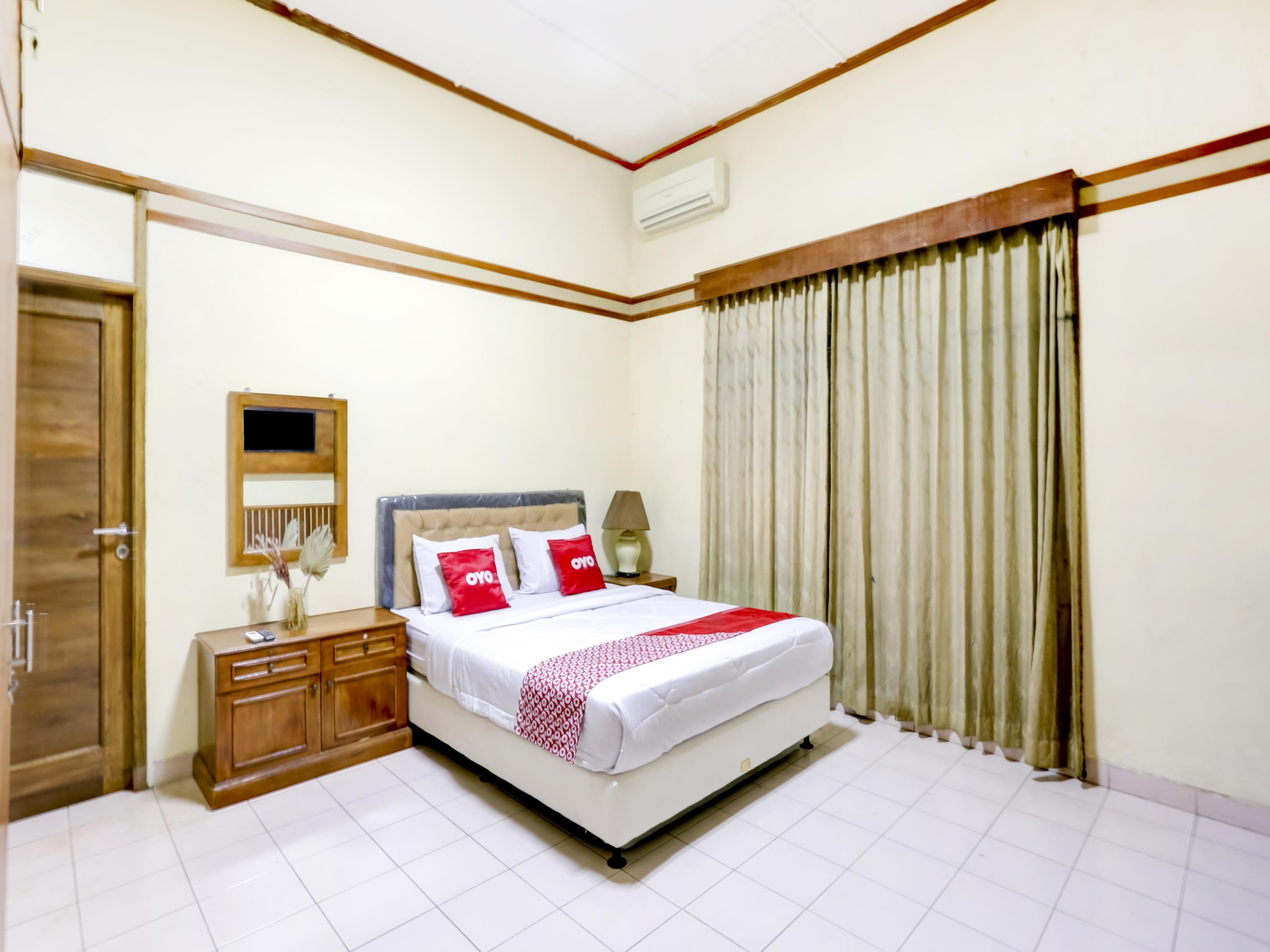 Oyo 90066 Tobana Pejaten House Джакарта Экстерьер фото